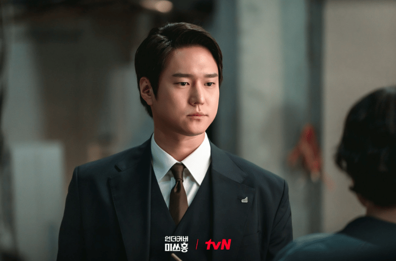 Go Kyung Pyo di drama Undercover Miss Hong