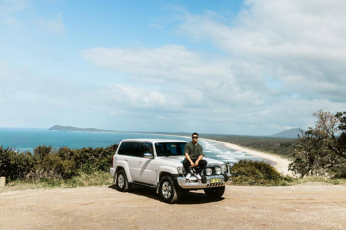 ilustrasi pria off-roader