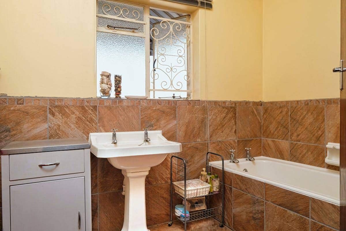 ilustrasi kamar mandi yang sesuai feng shui 