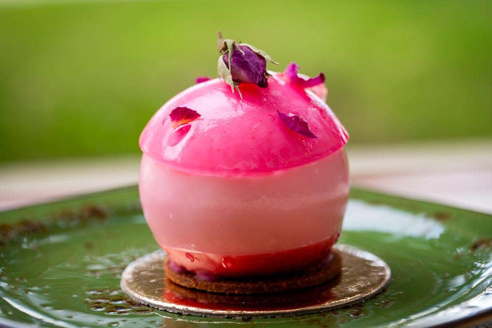 ilustrasi rose infuse dome cake