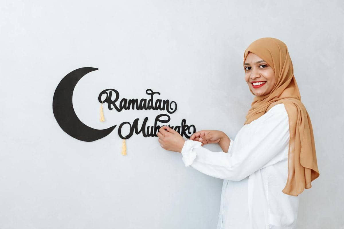 Wanita bersiap menyambut Ramadan