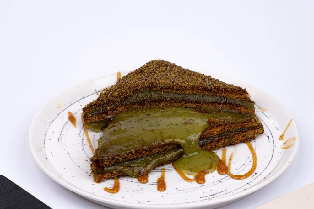 ilustrasi toast chocolate dubai pistachio