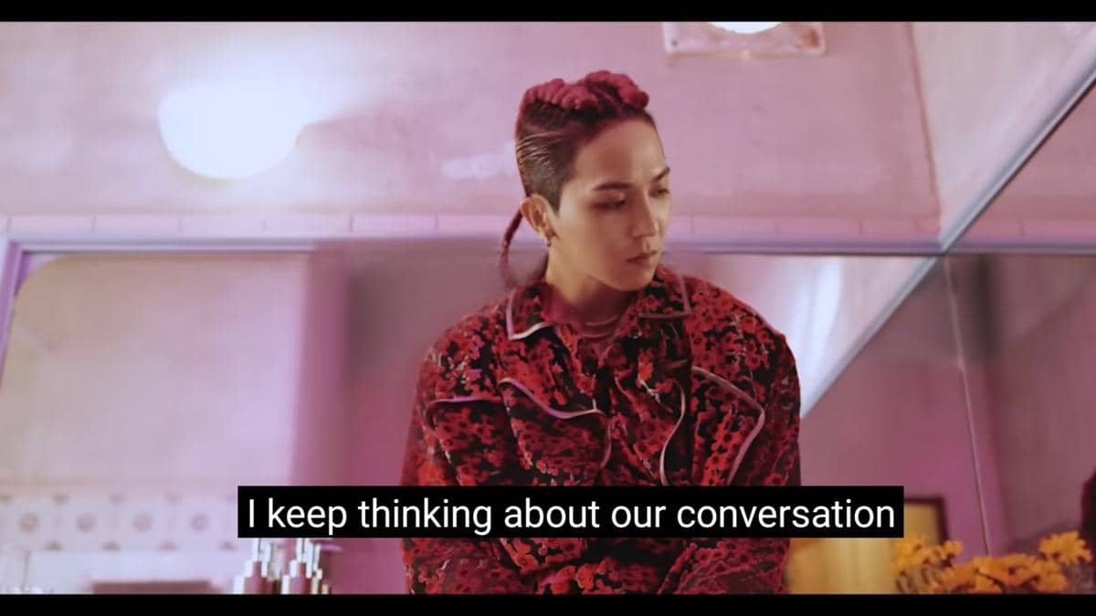 cuplikan MV "Run Away"