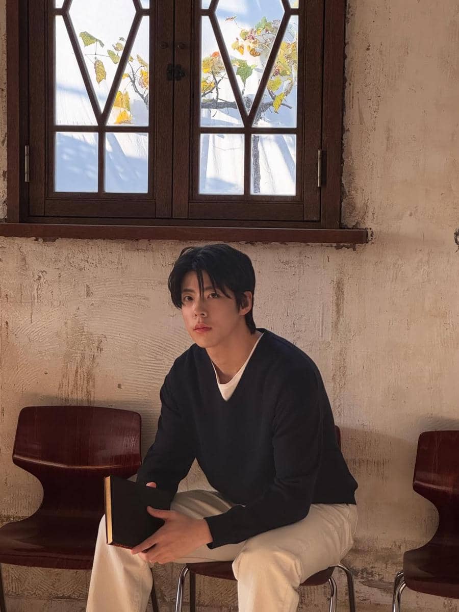 Gaya busana Choi Woo Sung