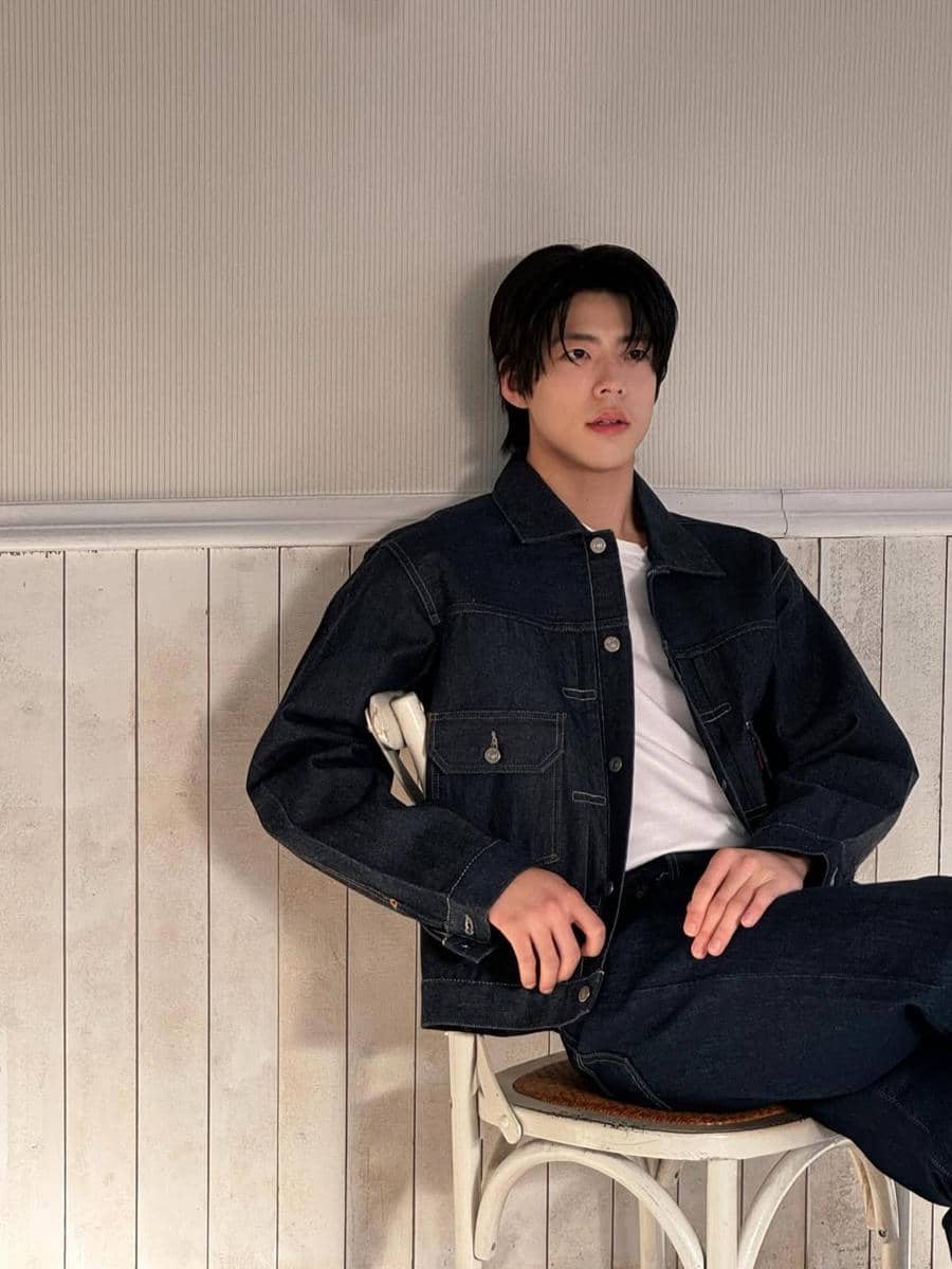 Gaya busana Choi Woo Sung