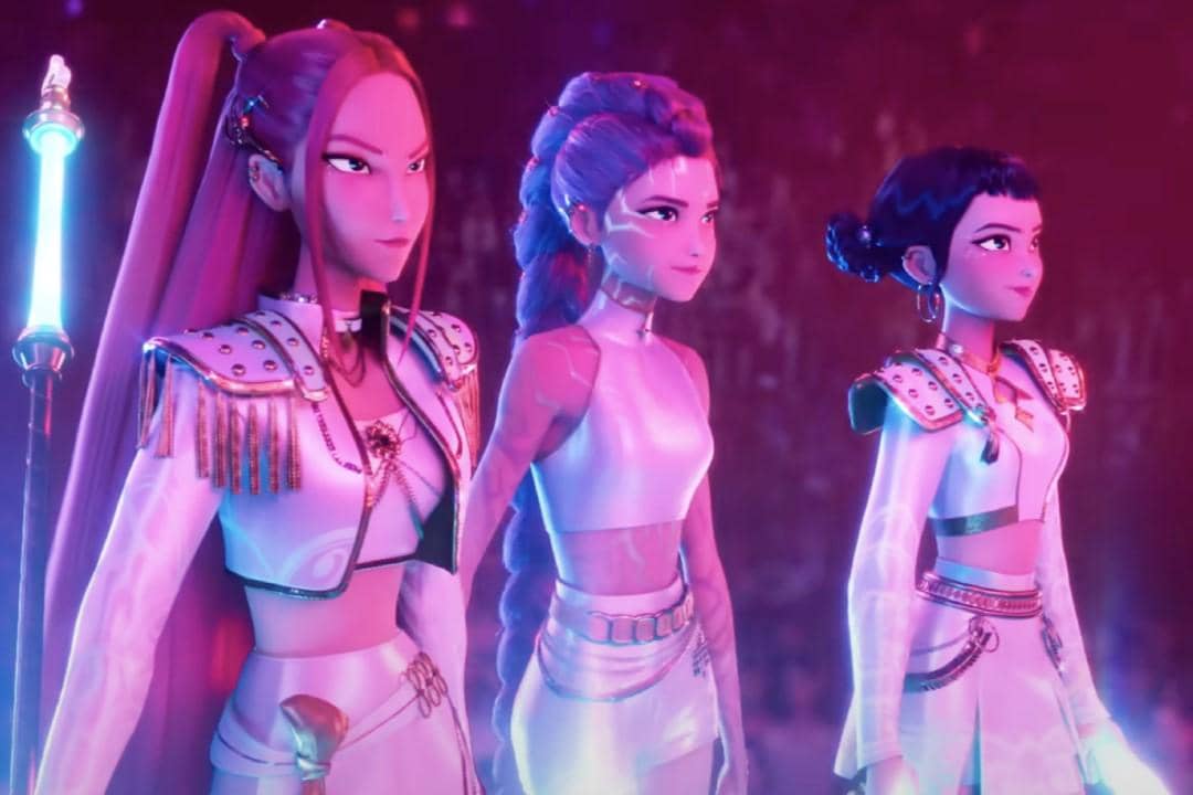 trio Huntr/x ketika menyanyikan "What It Sounds Like"