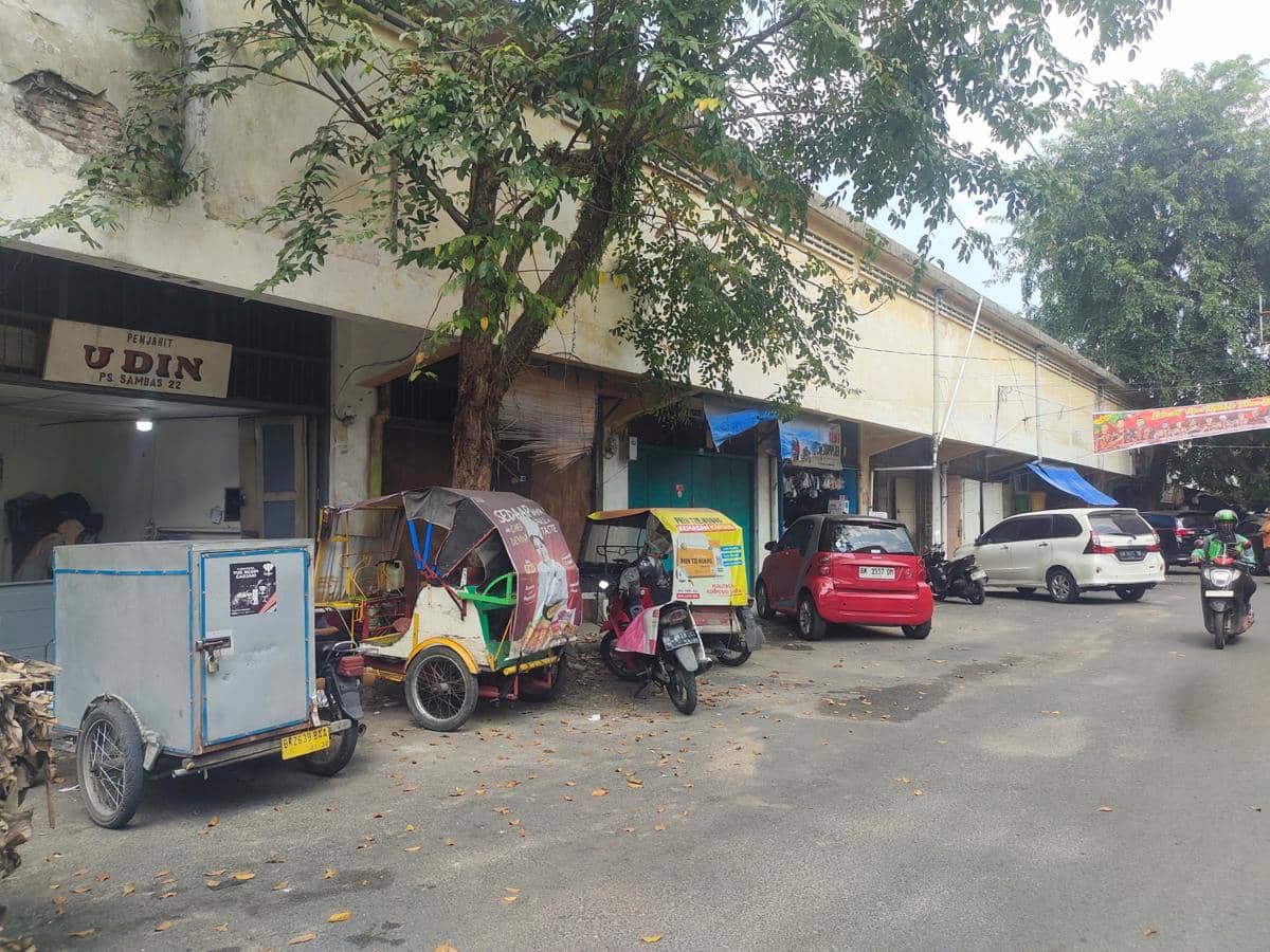 Suasana Pasar Sambas di lantai 1 (IDN Times/Indah Permata Sari)