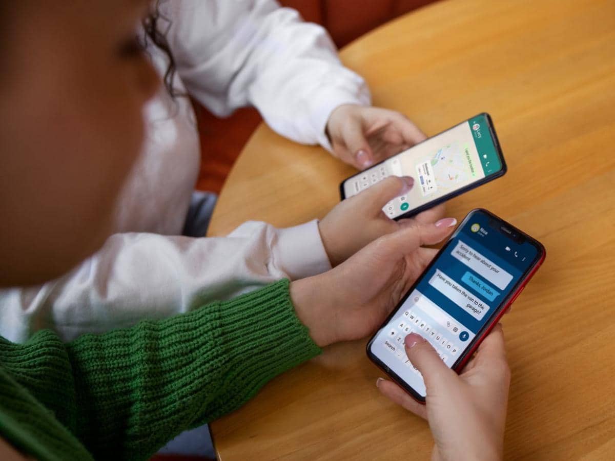 Ilustrasi chat WhatsApp saat WFH (freepik.com)