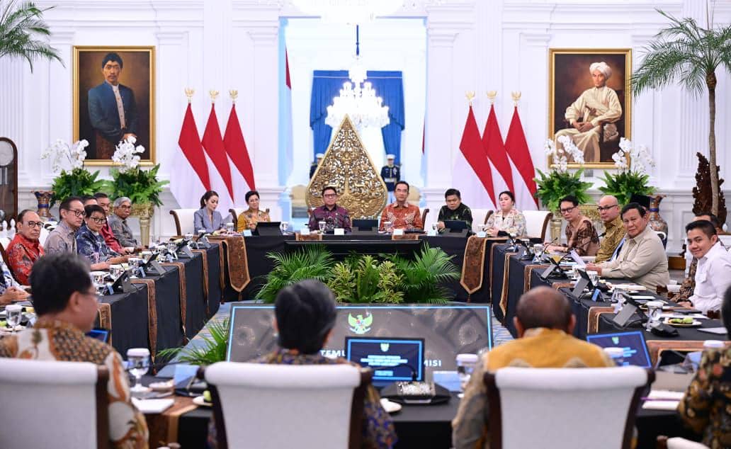 Pertemuan Presiden Prabowo Subianto dengan sejumlah mantan Menteri Luar Negeri, mantan Wakil Menteri, pakar, dan anggota Komisi I DPR RI ke Istana Kepresidenan