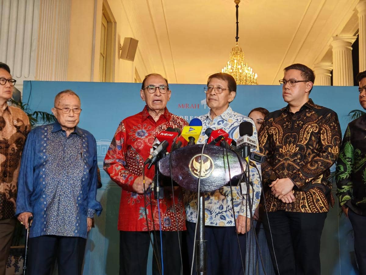 Konferensi pers mantan Menteri Luar Negeri, mantan Wakil Menteri Luar Negeri usai pertemuan dengan Presiden Prabowo Subianto 