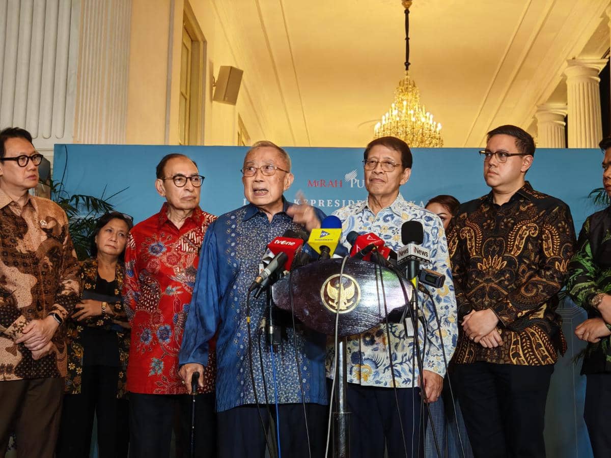 Konferensi pers mantan Menteri Luar Negeri, mantan Wakil Menteri Luar Negeri usai pertemuan dengan Presiden Prabowo Subianto