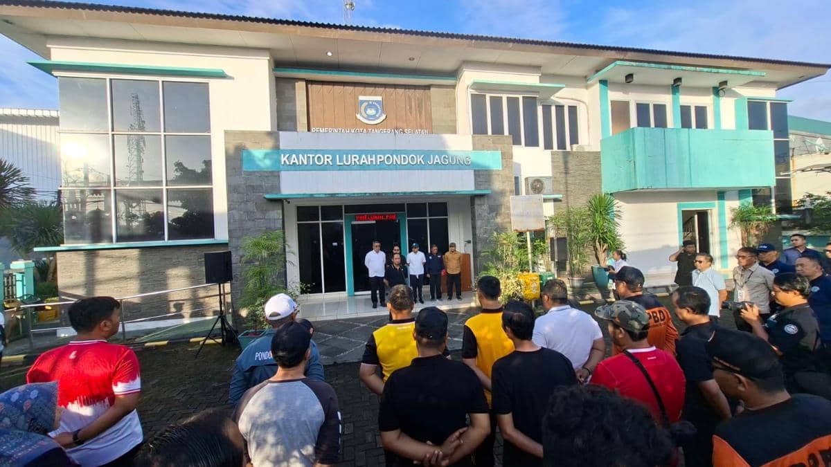 Menteri LH Pimpin Kerja Bakti Bersihkan Sampah di Tangsel