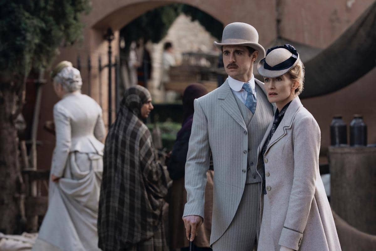 Max Irons dan Natasha McElhone