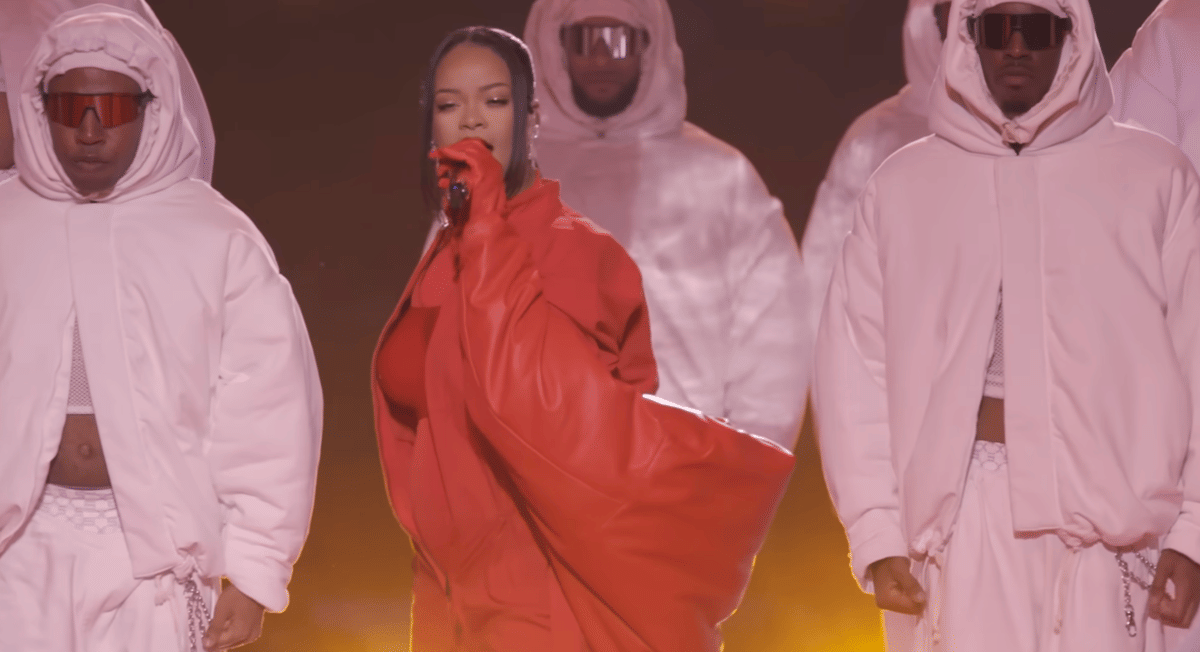 Rihanna tampil di super bowl halftime show 2023 