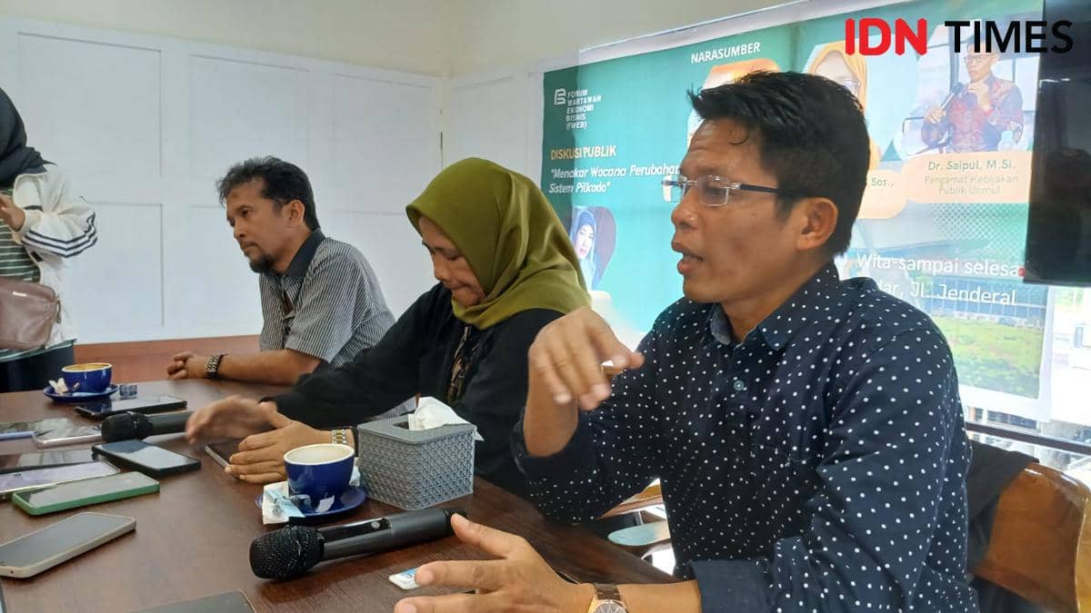 Dosen Fakultas Ilmu Sosial dan Politik (Fisipol) Unmul, Saipul Bachtiar dalam diskusi publik bertema “Menakar Wacana Perubahan Sistem Pilkada” di Balikpapan, Rabu (4/2/2026).