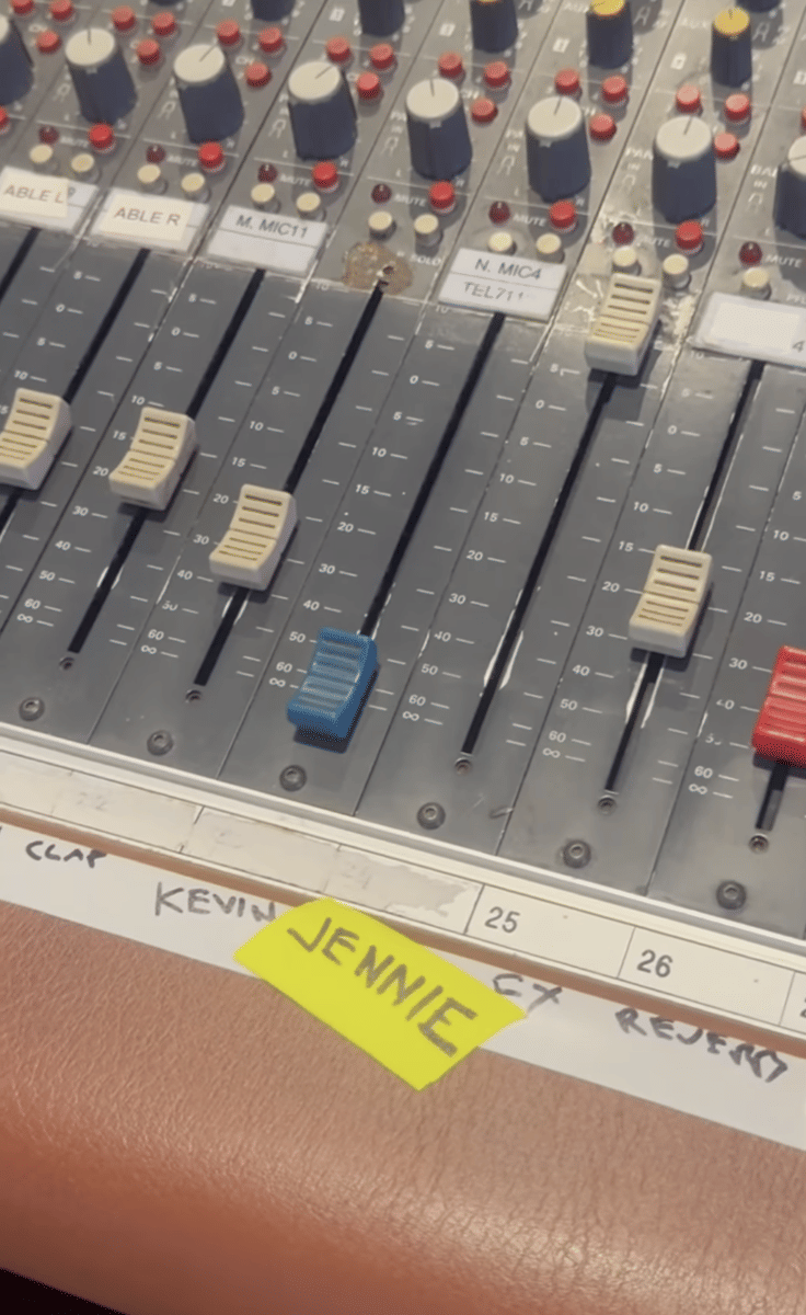 kolaborasi Tame Impala dan Jennie 