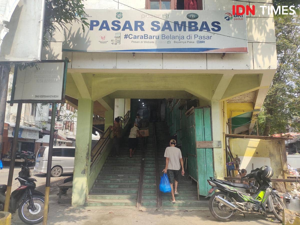 Suasana Pasar Sambas di lantai 1 (IDN Times/Indah Permata Sari)