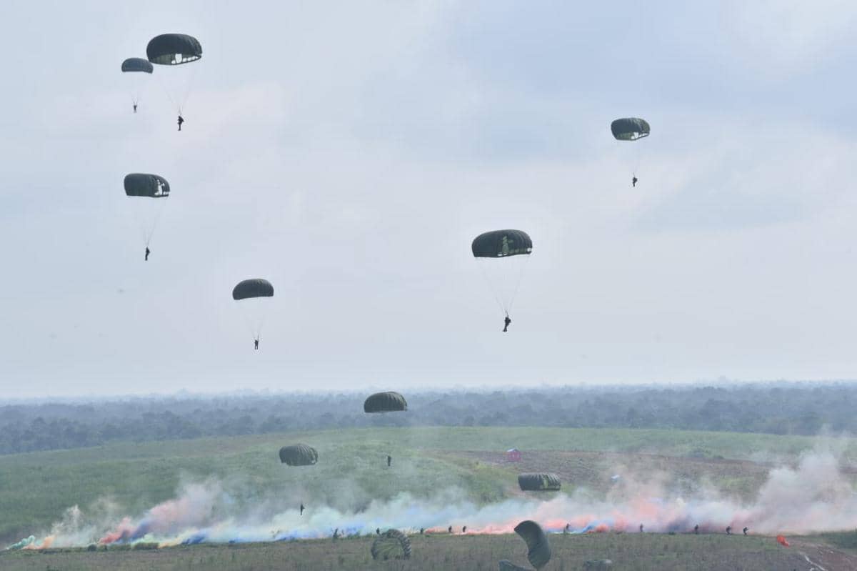 Potret Brigade Parako 1 Pasgat TNI Uji Tempur di Lampung