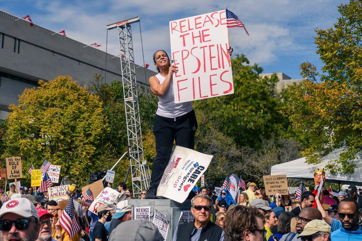 protes warga AS yang meminta dirilisnya dokumen kasus Jeffrey Epstein 
