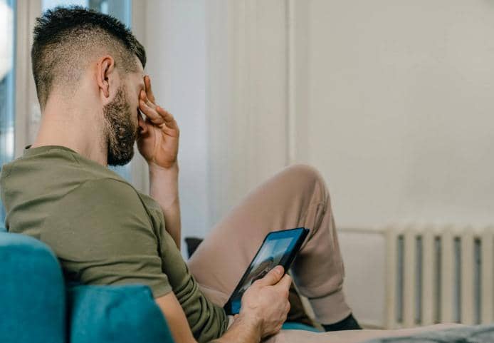 Ilustrasi seseorang bersedih