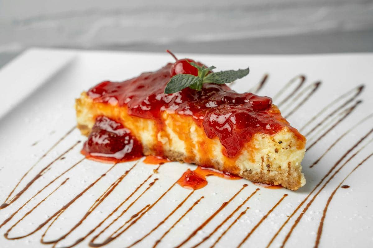 ilustrasi strawberry cheesecake