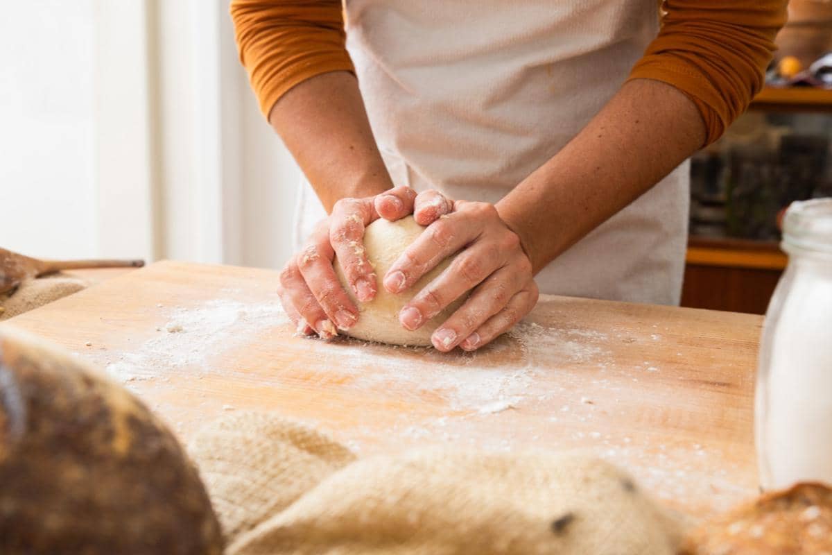 Ilustrasi membuat adonan