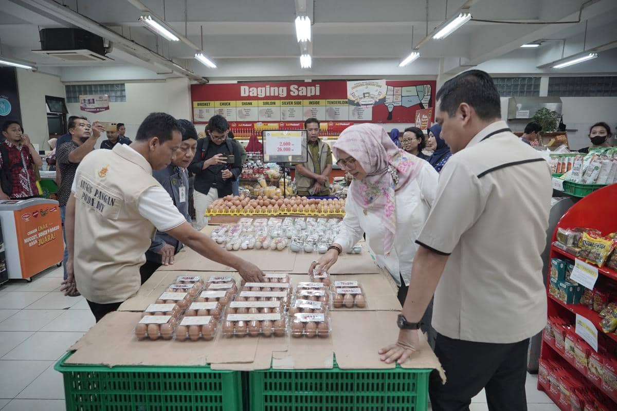 Pemantauan ketersediaan dan harga pangan di Pasar Beringharjo Yogyakarta, Kamis (5/2/2026). (Dok. Istimewa)