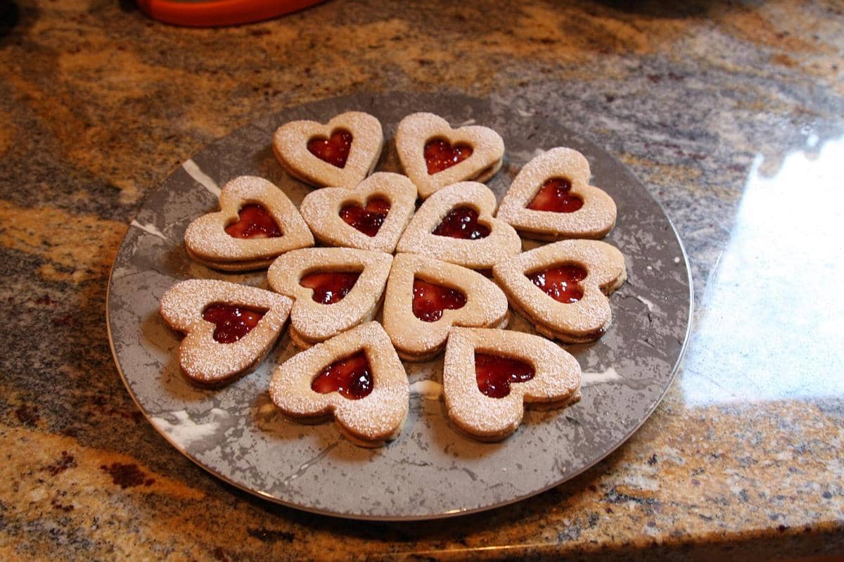 ilustrasi linzer cookies 