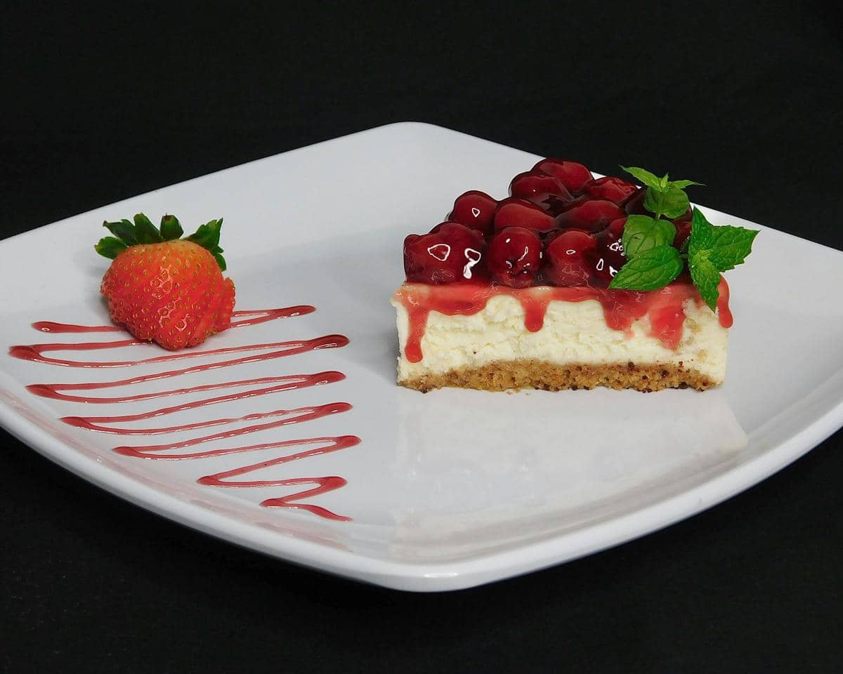 ilustrasi strawberry cheesecake 