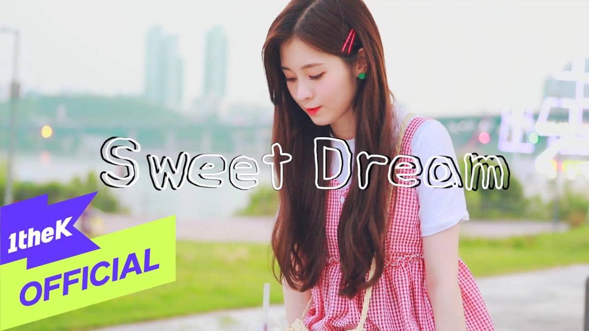 cuplikan MV "Sweet Dream"