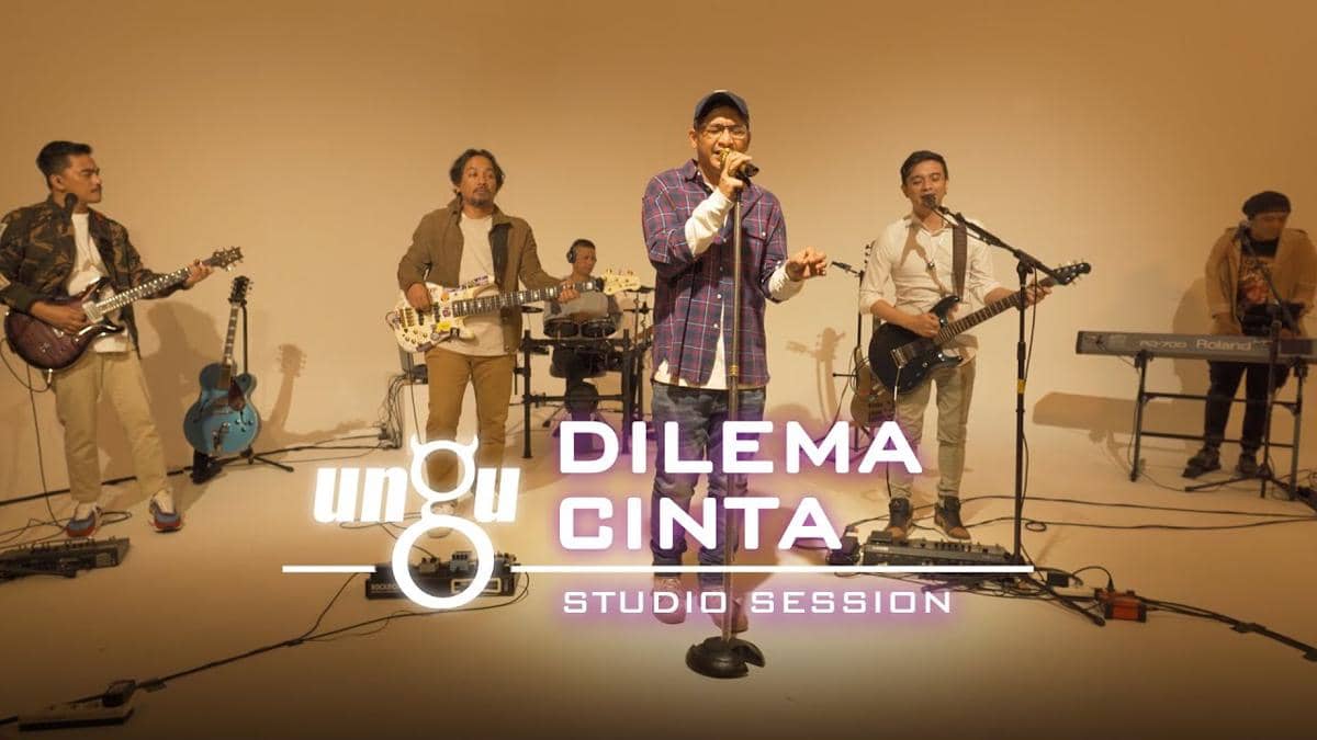 Ungu membawakan 'Dilema Cinta'