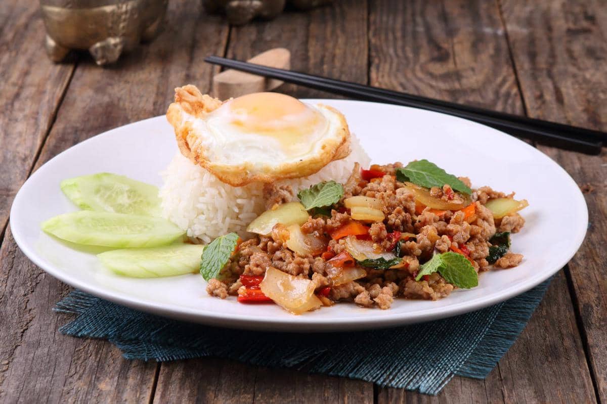 ilustrasi nasi kubis daging sapi cincang