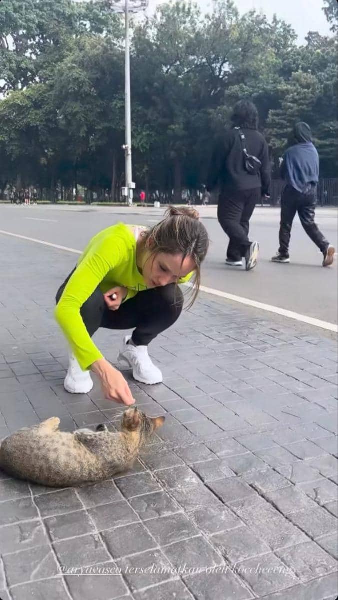 Cinta Laura dan Arya Vasco jogging pagi bersama.