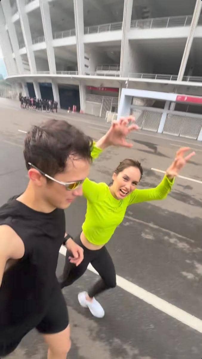 Cinta Laura dan Arya Vasco jogging pagi bersama.