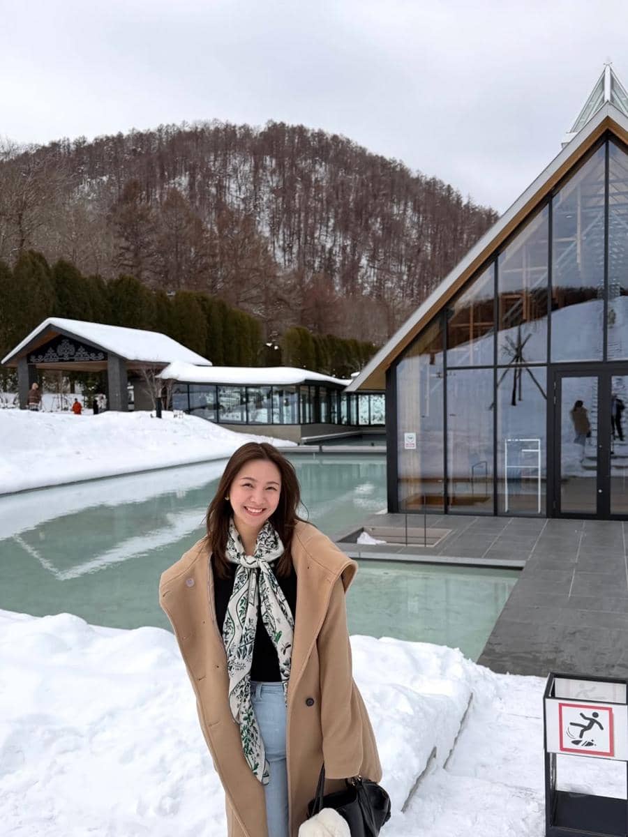 Devy Anastasia liburan di Hokkaido