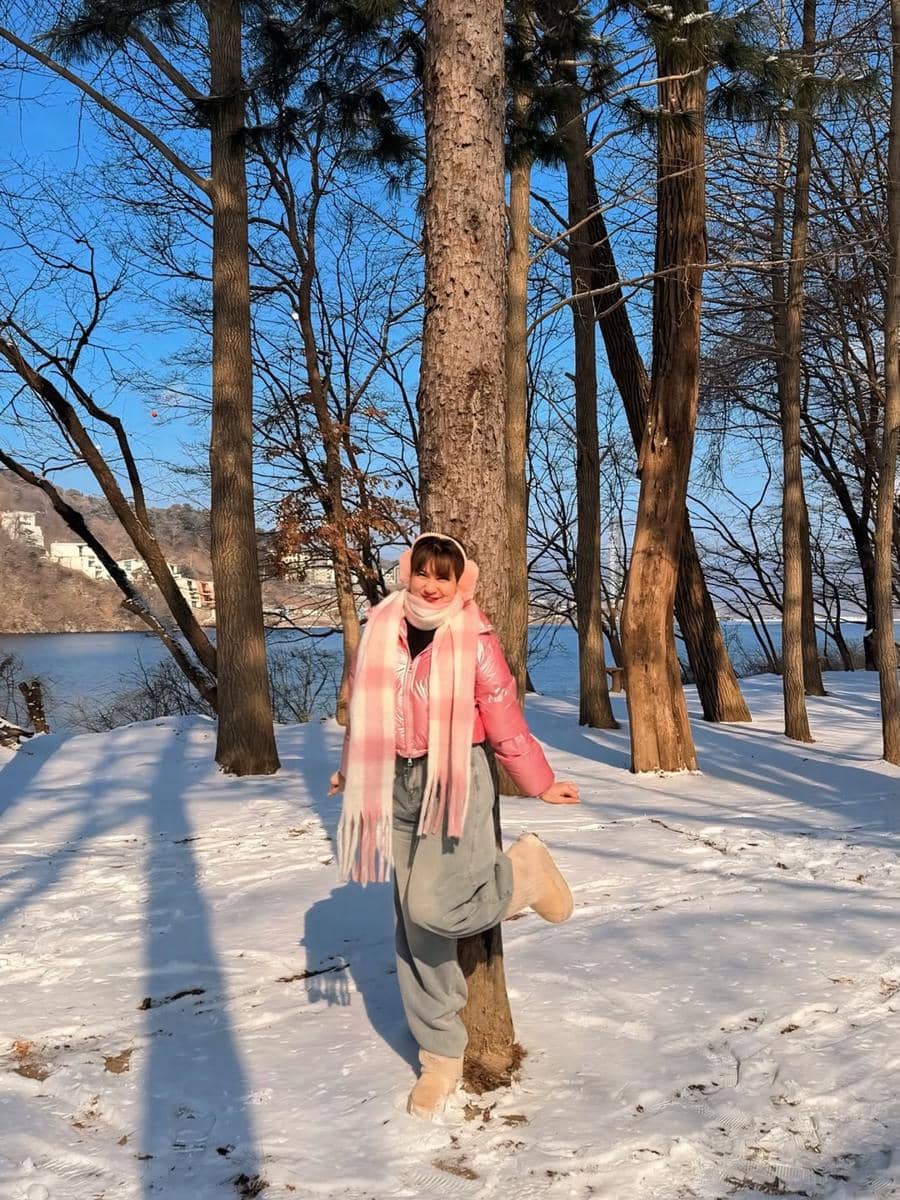 Alessia Cestaro main salju di Nami Island