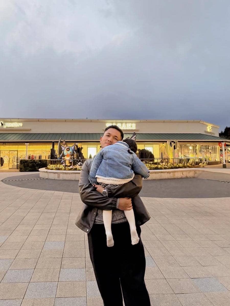 Keluarga Kesha Ratuliu ke Gunung Fuji