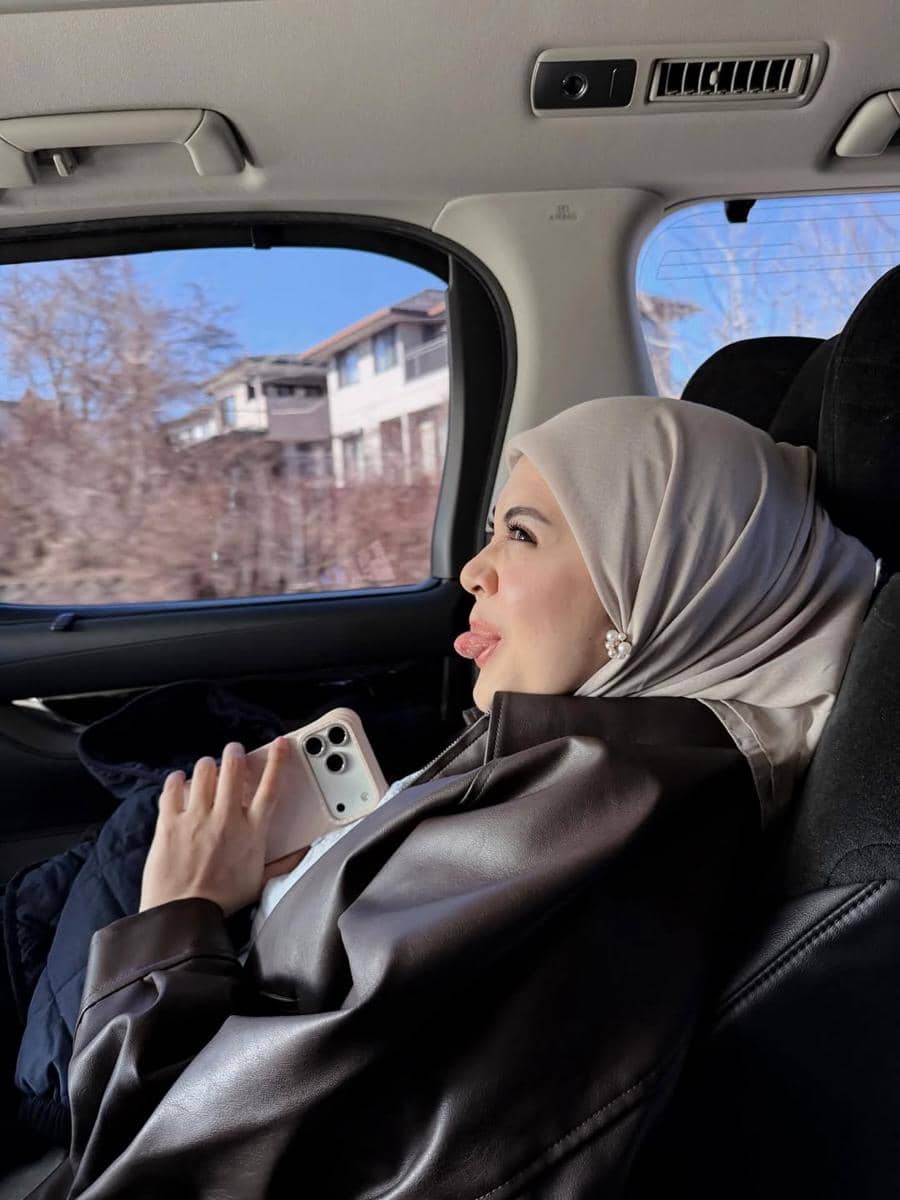 Keluarga Kesha Ratuliu ke Gunung Fuji