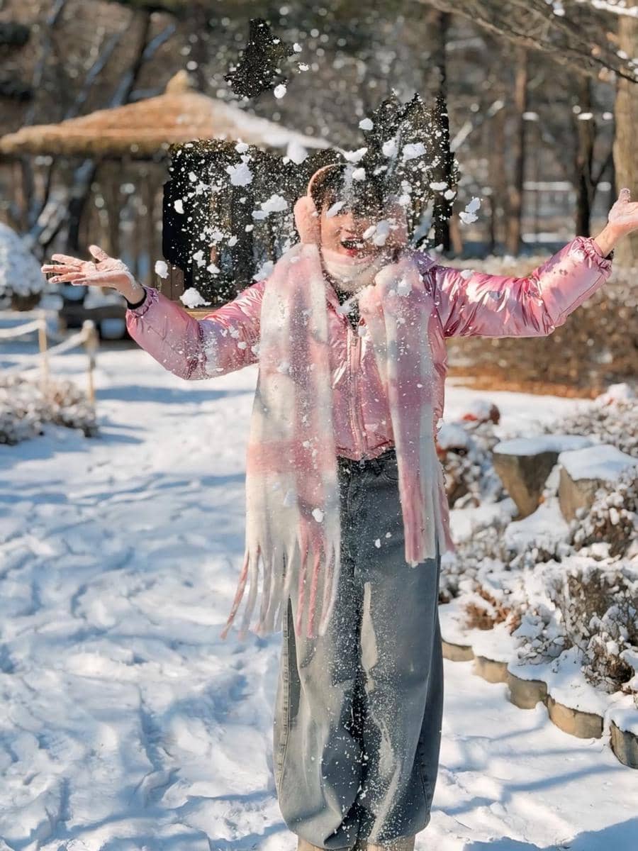 Alessia Cestaro main salju di Nami Island