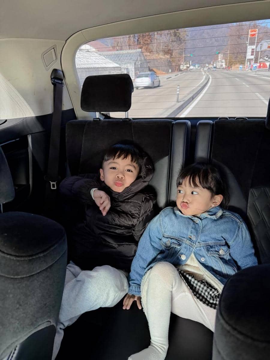 Keluarga Kesha Ratuliu ke Gunung Fuji