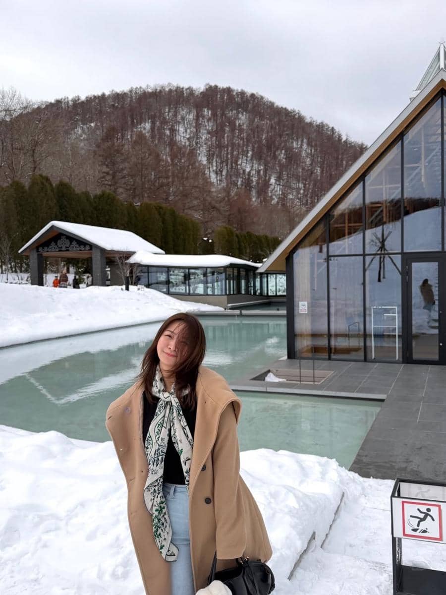 Devy Anastasia liburan di Hokkaido