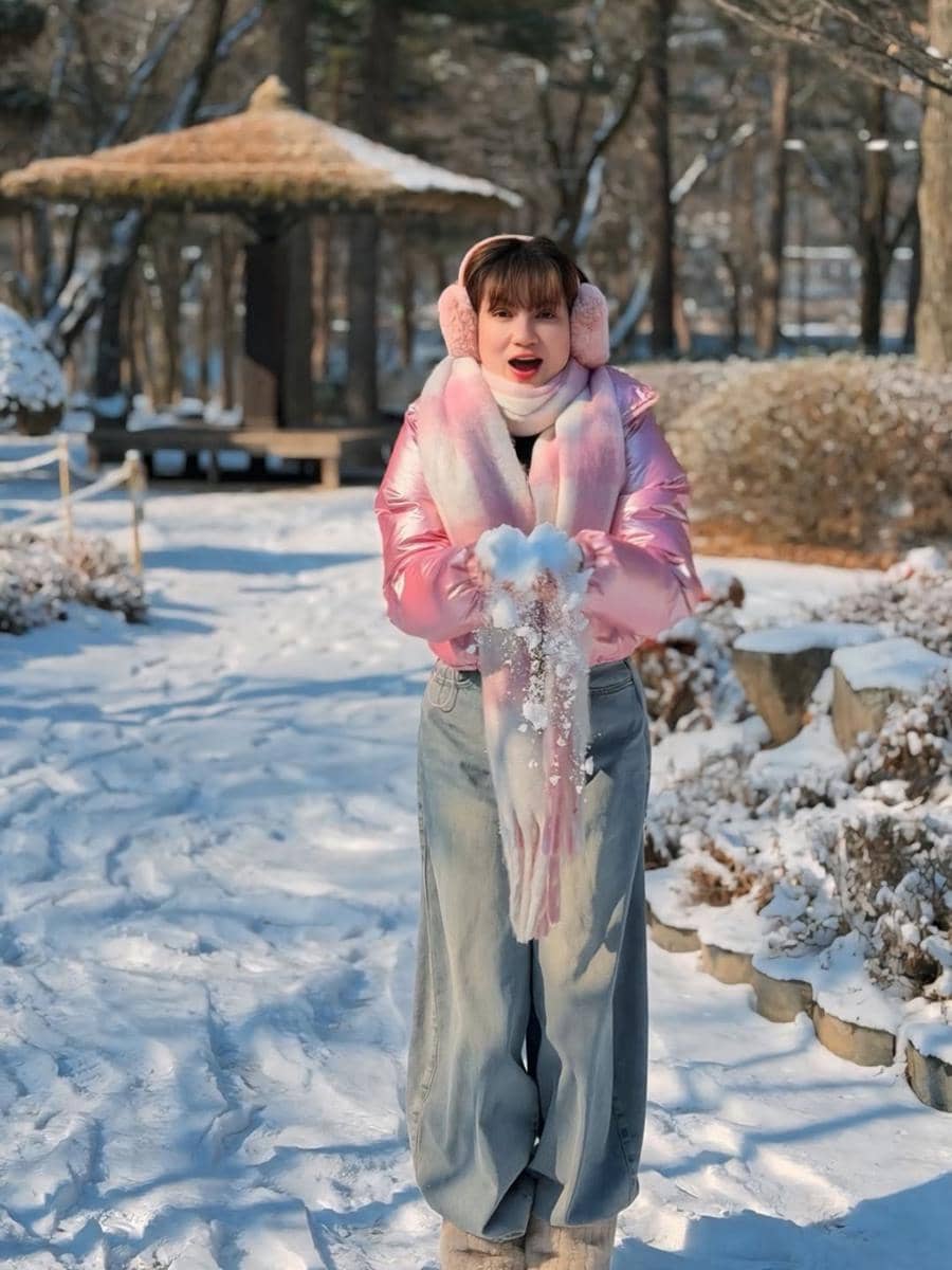 Alessia Cestaro main salju di Nami Island