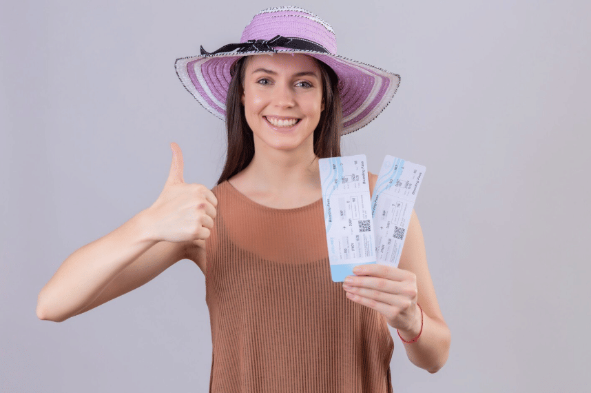 ilustrasi traveler memegang tiket masuk tempat wisata