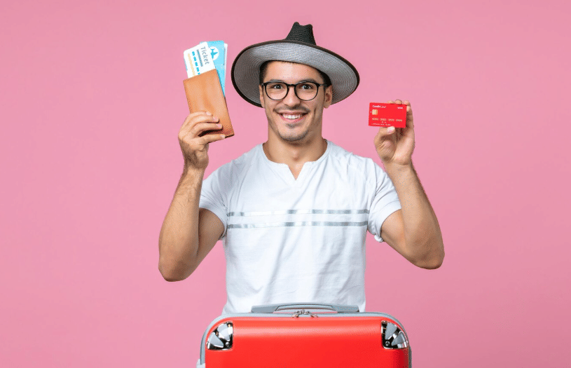 ilustrasi traveler memegang travel pass