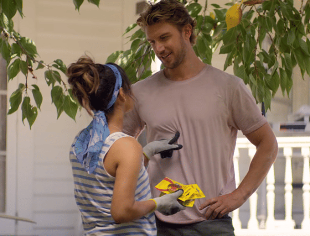 cuplikan film Falling Inn Love