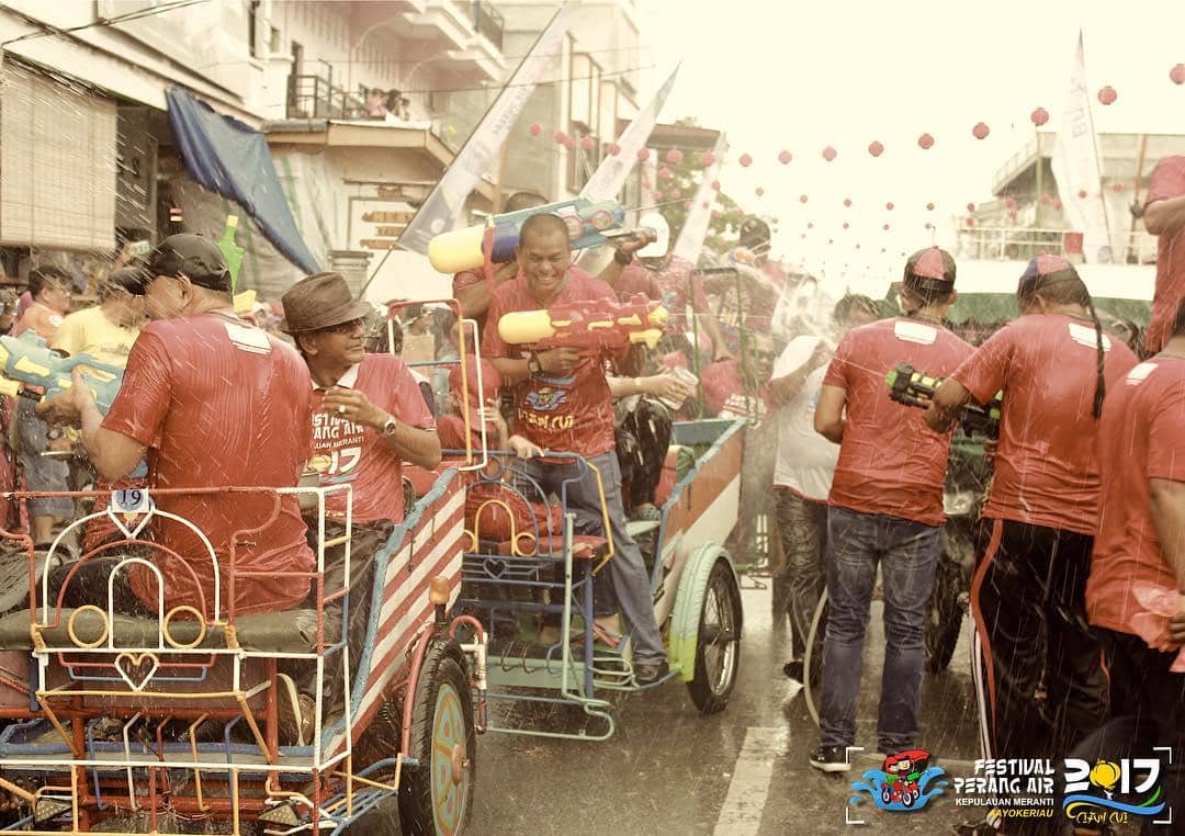 Festival Perang Air Cian Cui di Selatpanjang 