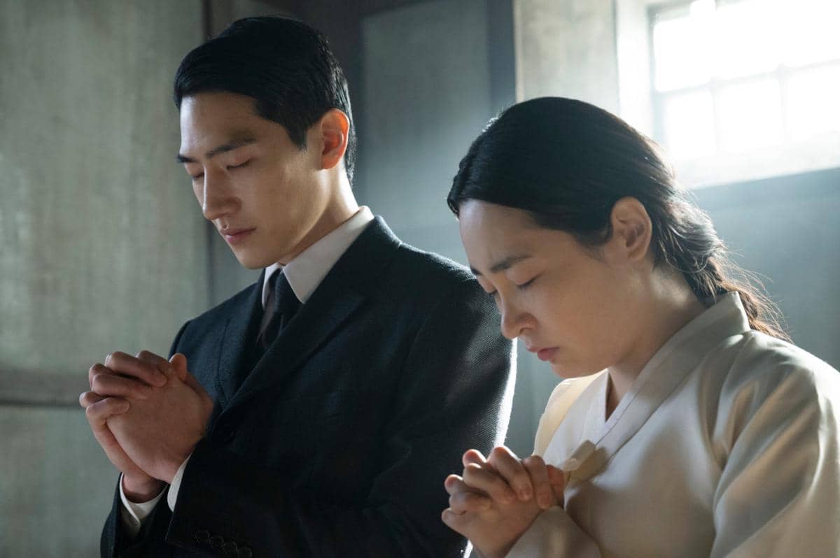 potret Noh Sang Hyun dan Kim Min Ha di serial Pachinko