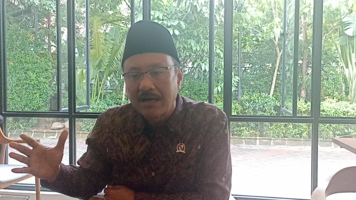Menteri Sosial Syaifullah Yusuf di Gedung Kemensos.