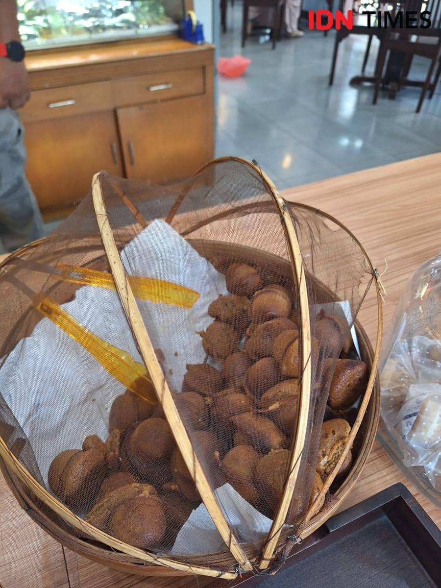 Salah satu kue tradisional masyarakat Bugis-Makassar (Sulawesi Selatan), yaitu Apang Paranggi. (IDN Times/Irwan Idris)