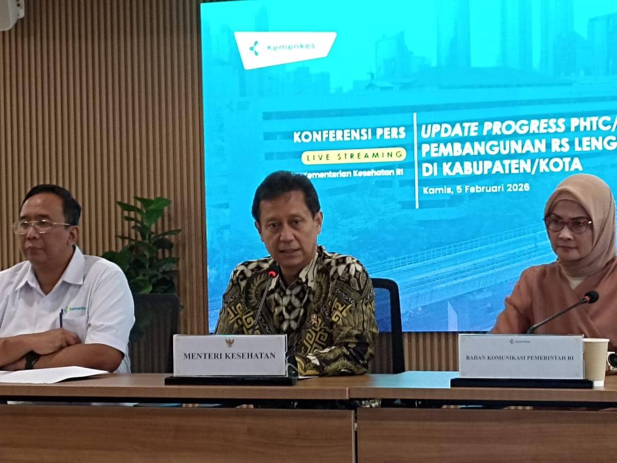 Menteri Kesehatan (Menkes), Budi Gunadi Sadikin dalam konferensi pers update PHTC Pembangunan RS  di Gedung Kemenkes.